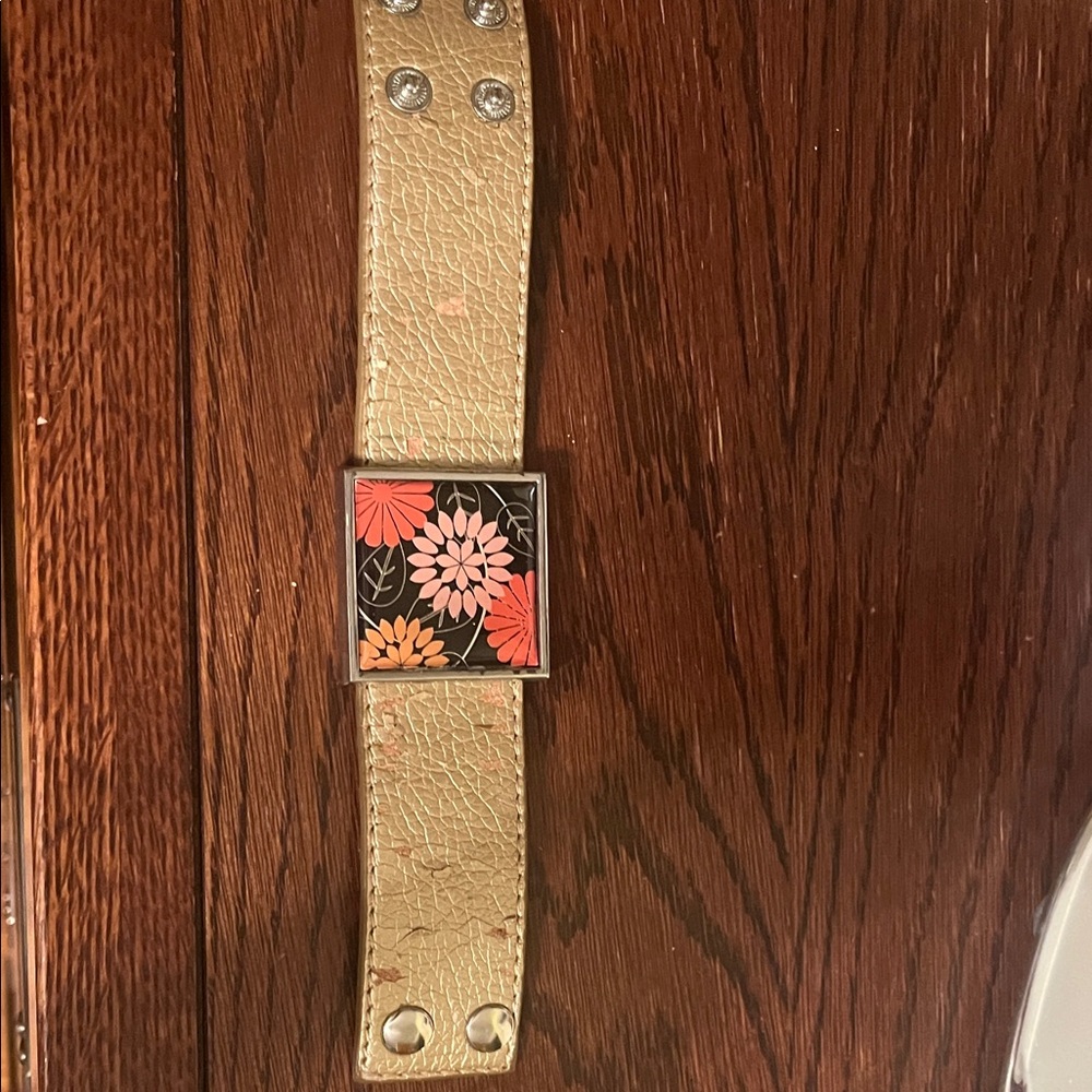 Floral Buckle Gold Leather Bracelet